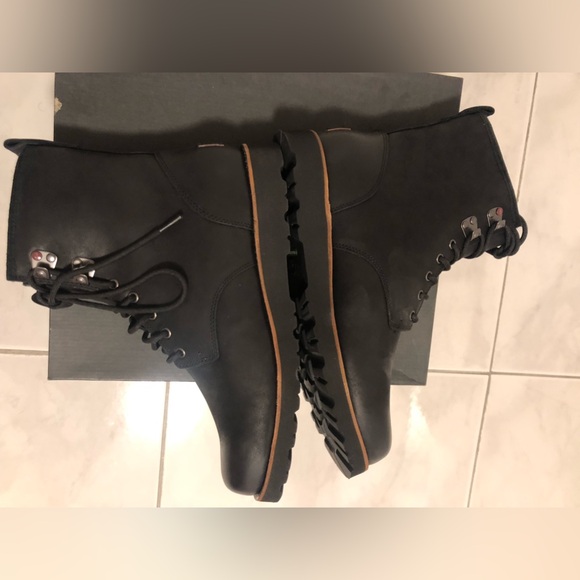 New!!!  Ugg Hannen leather waterproof boots - Picture 5 of 8